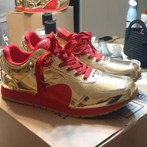 KRUZIN DESIGNER SHOES.  MEN'S SIZE 9.